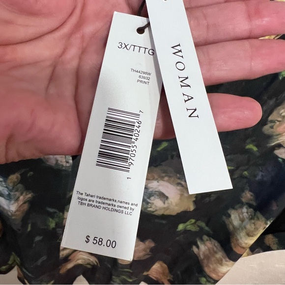 👚SOLD OUT 👚 Tahari Women’s Blouse. Size 3X. Floral Prints. 100% Polyester - Picture 7 of 10